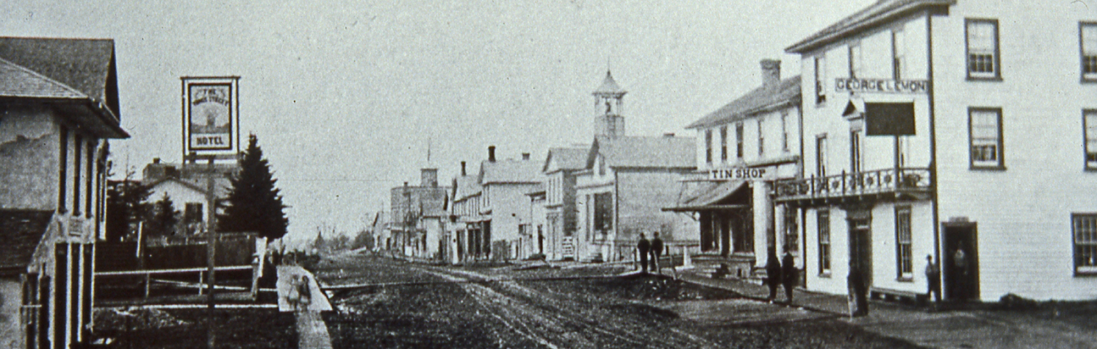 Black and white photo of Yonge Street in Aurora in the 1870s.
