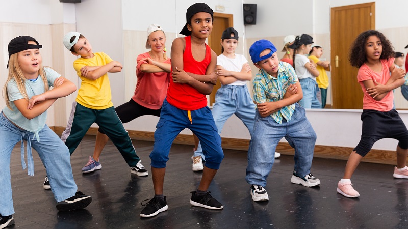 Group of kids dancing hip hop