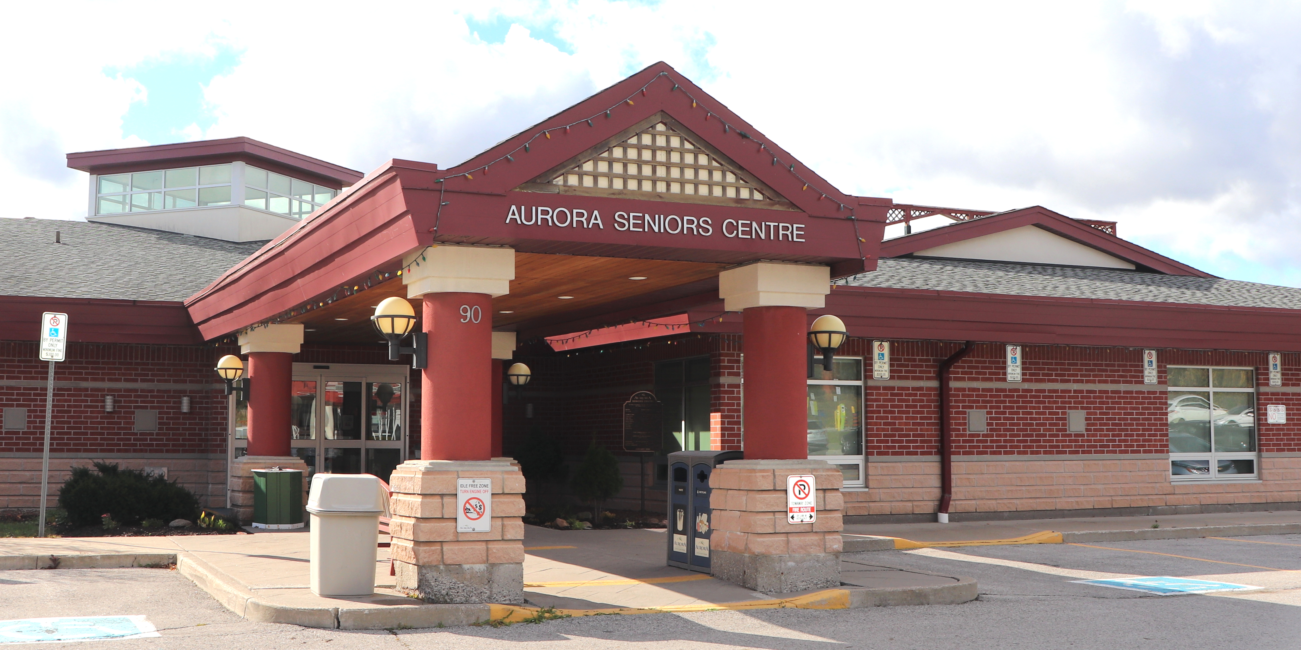 Aurora Seniors Centre front of building