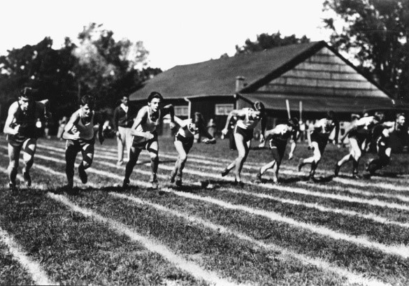 Historical photo of race at Town Park